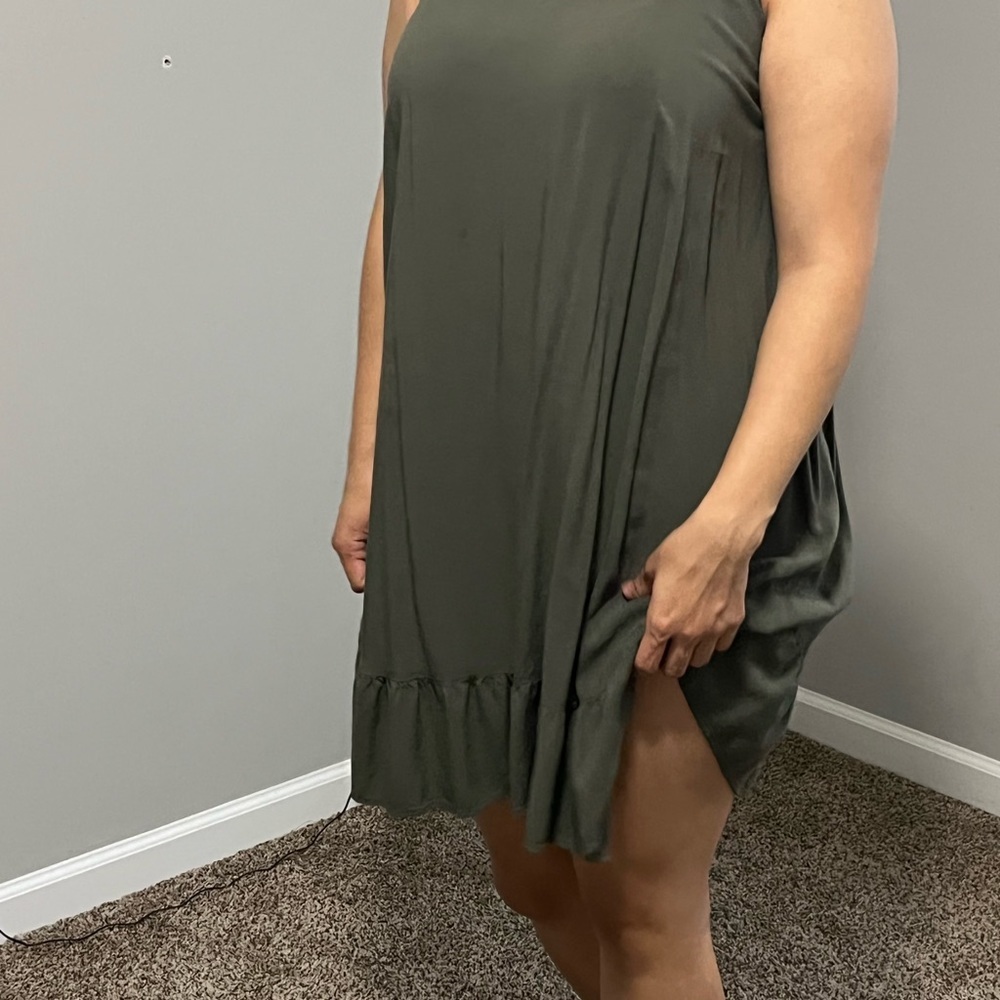 Green Dress​ - Picture 4 of 8